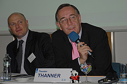 David McFadden a Theodor Thanner